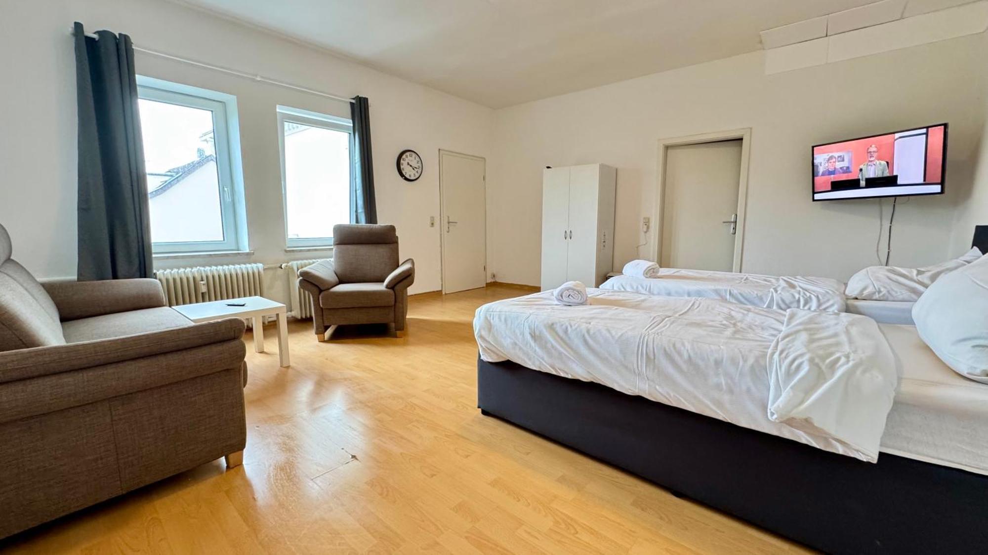 Apartments Im Herzen Von Neumuenster Innenstadt & Hbf Fusslaeufig, Mit Privatparkplatz Exterior foto